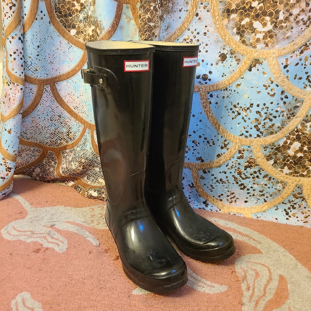 Black glossy hunter boots